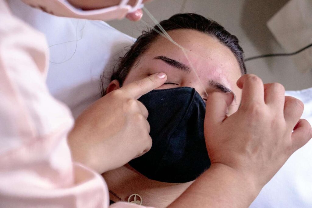  "Visual guide showing common dengue symptoms, including fever, rash, and warning signs requiring medical attention."