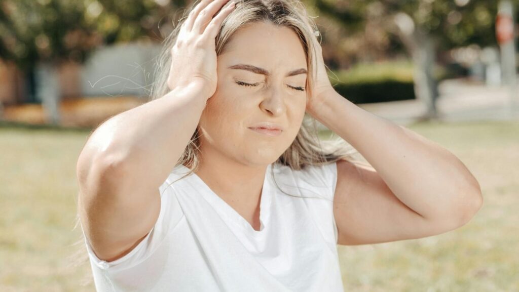 "Natural approaches for managing migraine discomfort in daily life"
